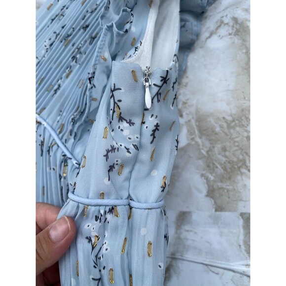 AVANTLOOK V-Neck Floral Printed Button
Front Dress size small - Picture 3 of 12